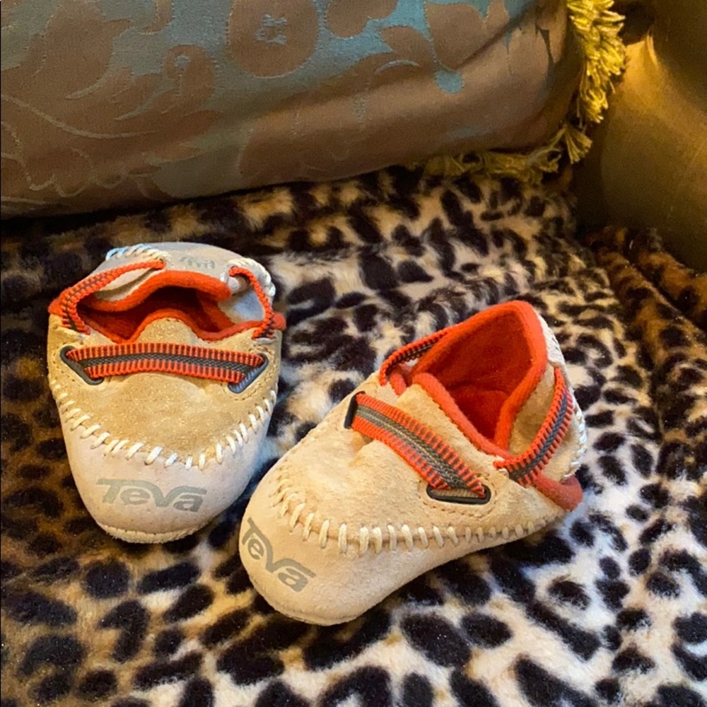 SOLD teva leather crib booties